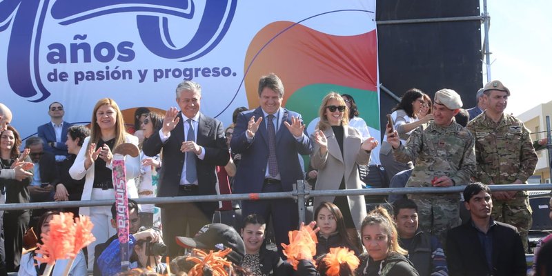 02-120 aniversario Neuquen capital-Acto aniversario-Rolando Figueria-Marinao Gaido