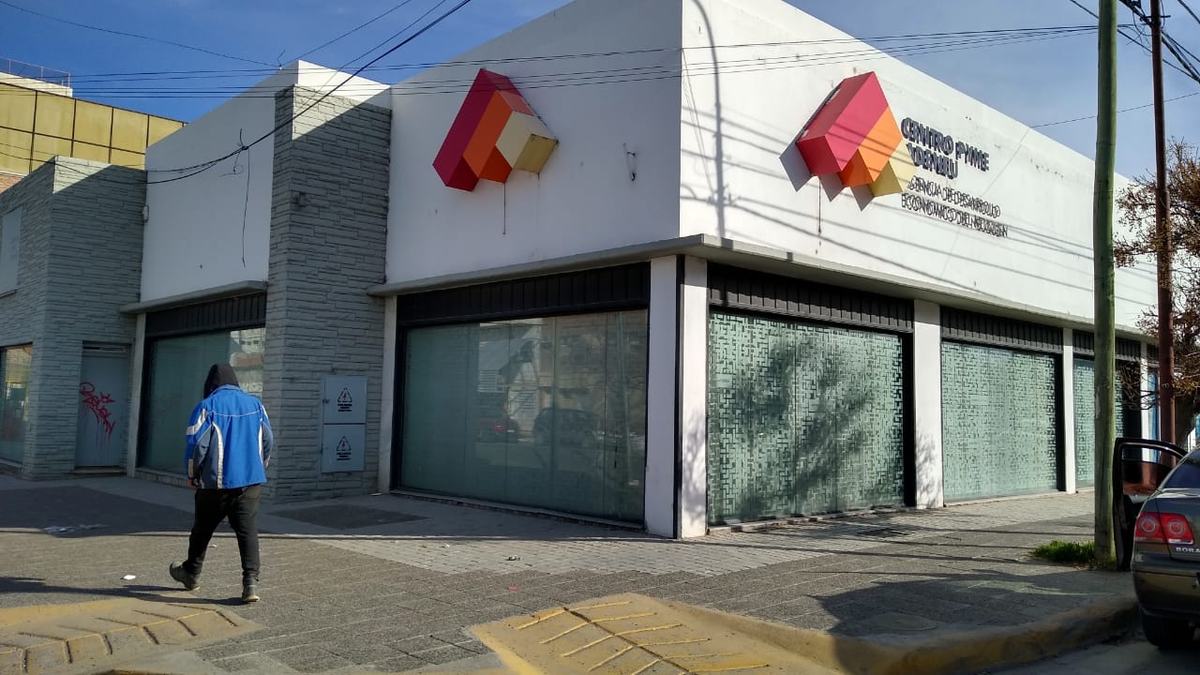 02-Centro-Pyme-ADENEU-capacitacion-yamil-regules-neuquen-360