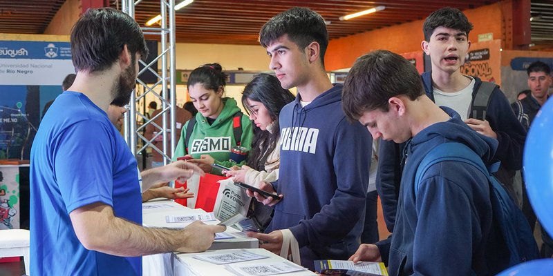 03-jovenes neuquinos-Expo-Vocacional-Duam-Espacio-ESCUELAS SECUNDARIAS