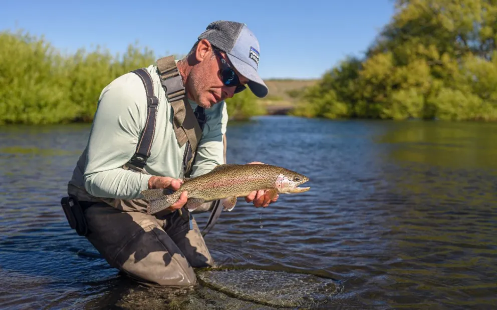 Ya están disponibles los permisos de pesca para la temporada 2024-2025 en los ríos y lagos de Neuquén